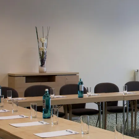 Express By Ihg Hotel 3*