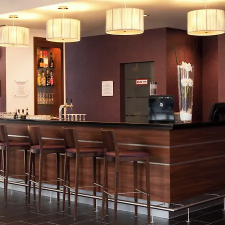 מלון Express By Ihg