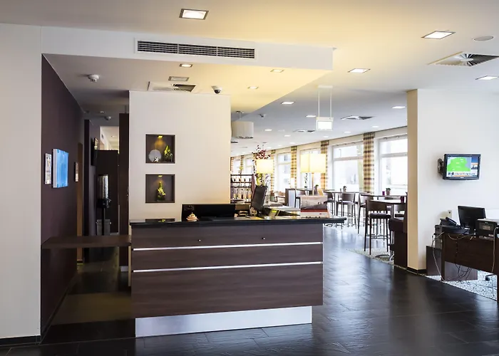 Express By Ihg Hotel 3*