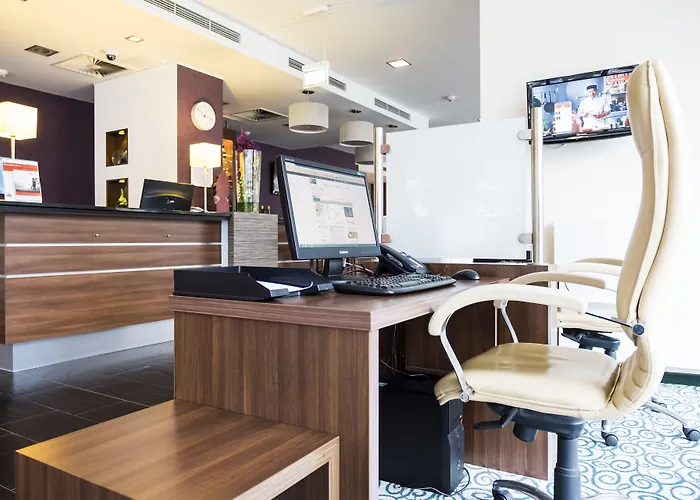 Express By Ihg Hotel 3*